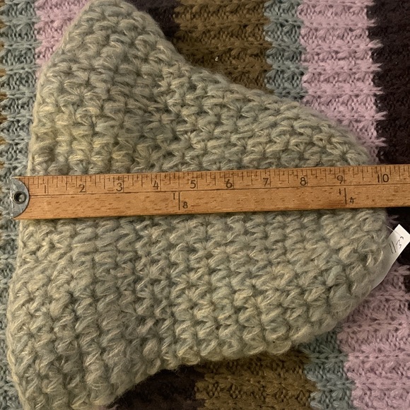 Soft brushed faux mohair hand crocheted cloche with velvet bow - Picture 5 of 7